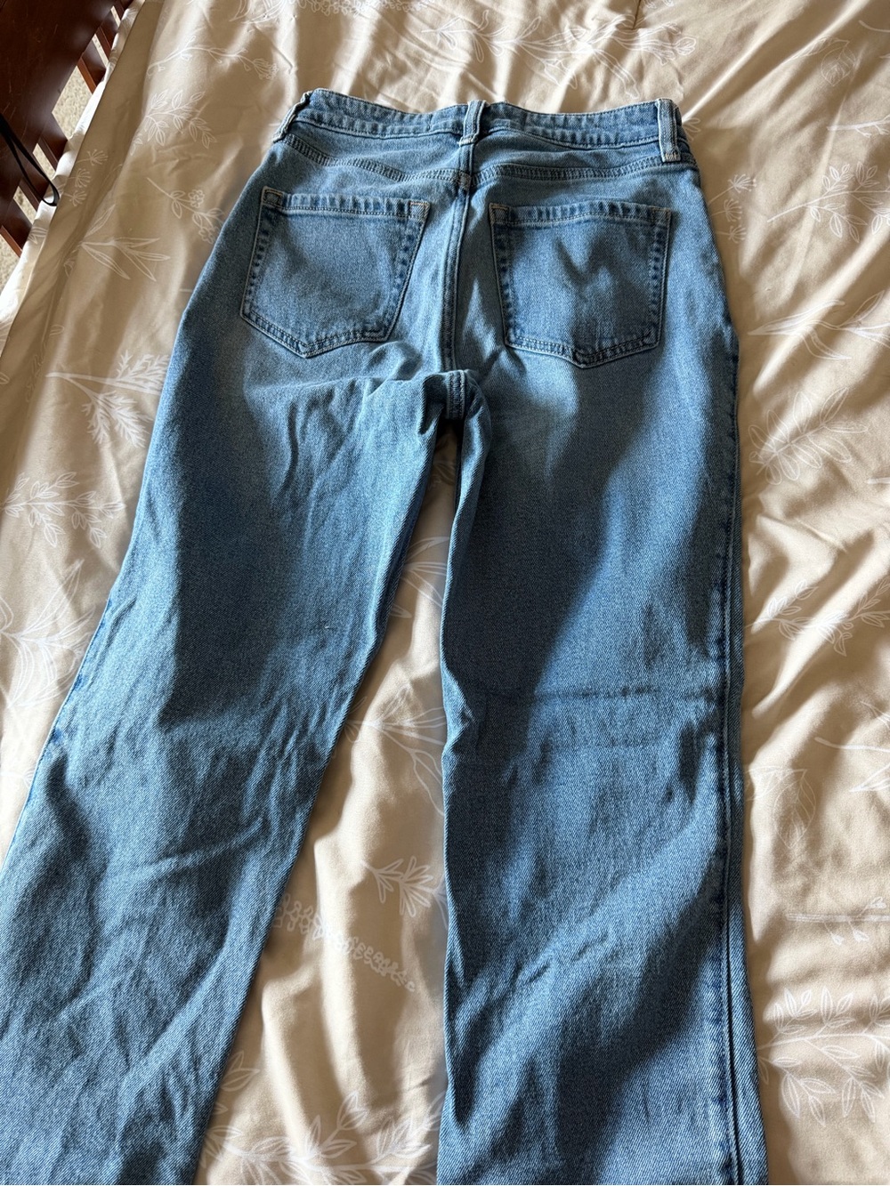 Hollister Curvy High-rise Straight Jeans - Picture 2 of 4
